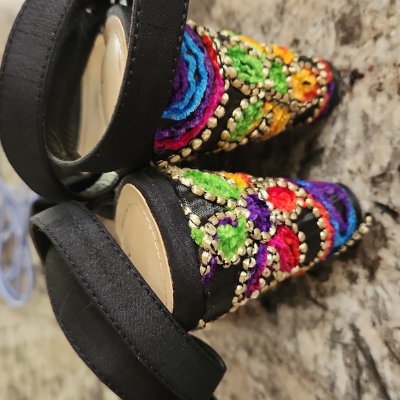 J. Renee Viollette 7.5M beaded ankle strap sandals 4" wedge Boho Embroidery Gyps - Picture 3 of 5